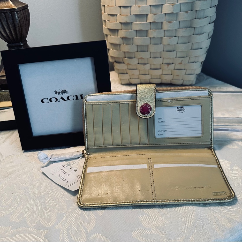 Coach Rare NWT Poppy Pop C Jazzy Signature Wallet Vibrant Design MSRP $228 - Picture 9 of 12